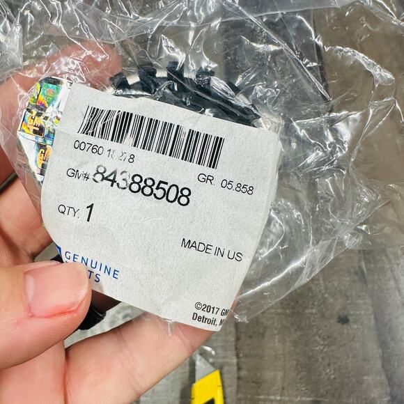 GMC Silver/Red Center Cap #84388508 set of 4 New oEM - Picture 3 of 4